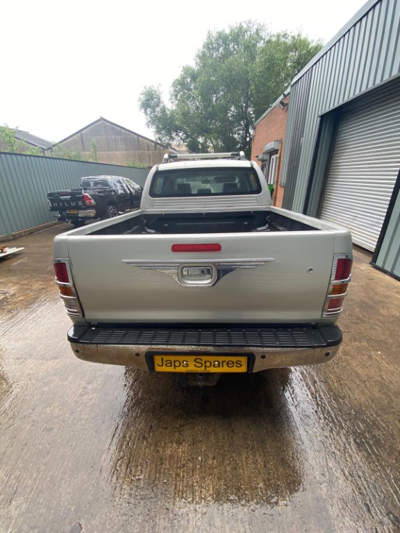 REF 184 TOYOTA HILUX DCB 2009 ENGINE 2.5 D4D 5SPEED MANUAL