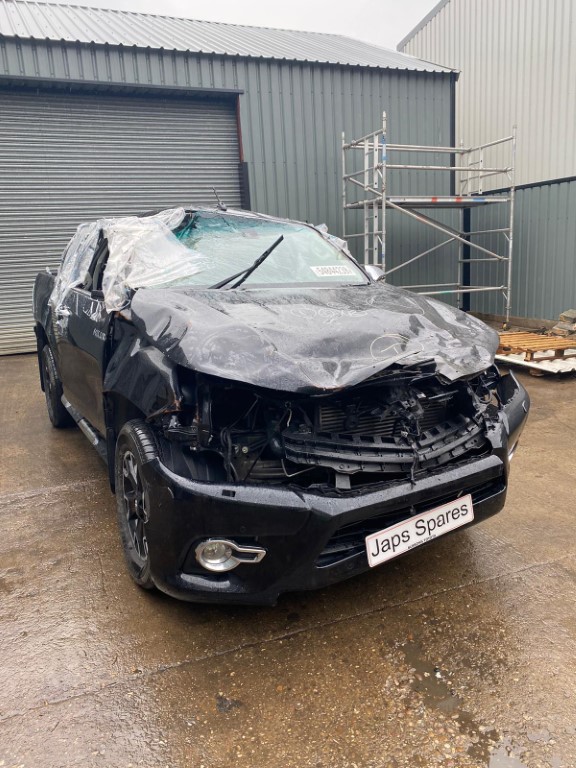 REF 185 TOYOTA HILUX DCB INVINCIBLE X 2017 2.4 D4D 6 SPEED AUTO