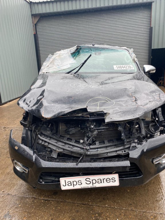 REF 185 TOYOTA HILUX DCB INVINCIBLE X 2017 2.4 D4D 6 SPEED AUTO