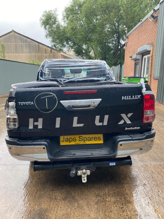 REF 185 TOYOTA HILUX DCB INVINCIBLE X 2017 2.4 D4D 6 SPEED AUTO