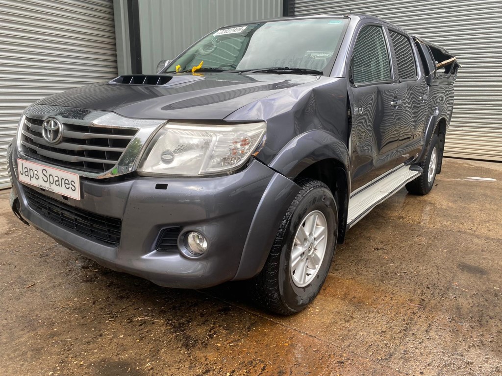REF 189 TOYOTA HILUX HL3 DCB YEAR 2013 2.5 D4D 5 SPEED MANUAL
