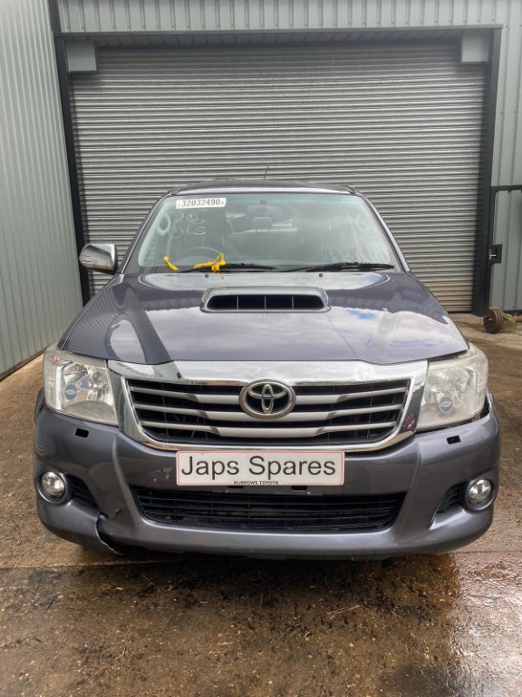 REF 189 TOYOTA HILUX HL3 DCB YEAR 2013 2.5 D4D 5 SPEED MANUAL