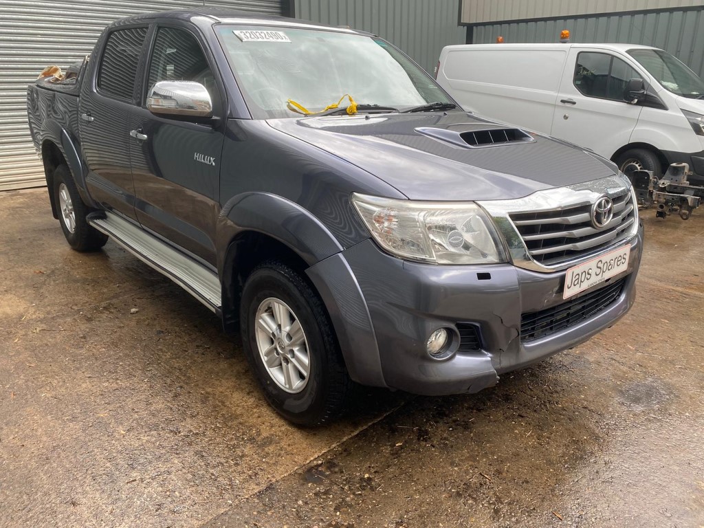 REF 189 TOYOTA HILUX HL3 DCB YEAR 2013 2.5 D4D 5 SPEED MANUAL