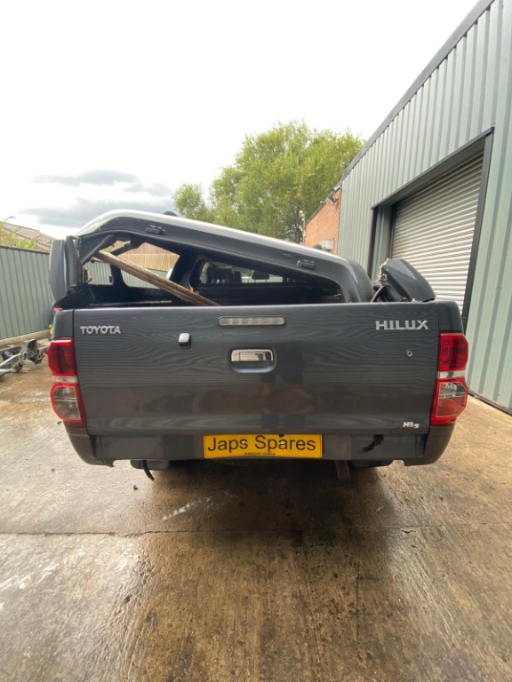 REF 189 TOYOTA HILUX HL3 DCB YEAR 2013 2.5 D4D 5 SPEED MANUAL