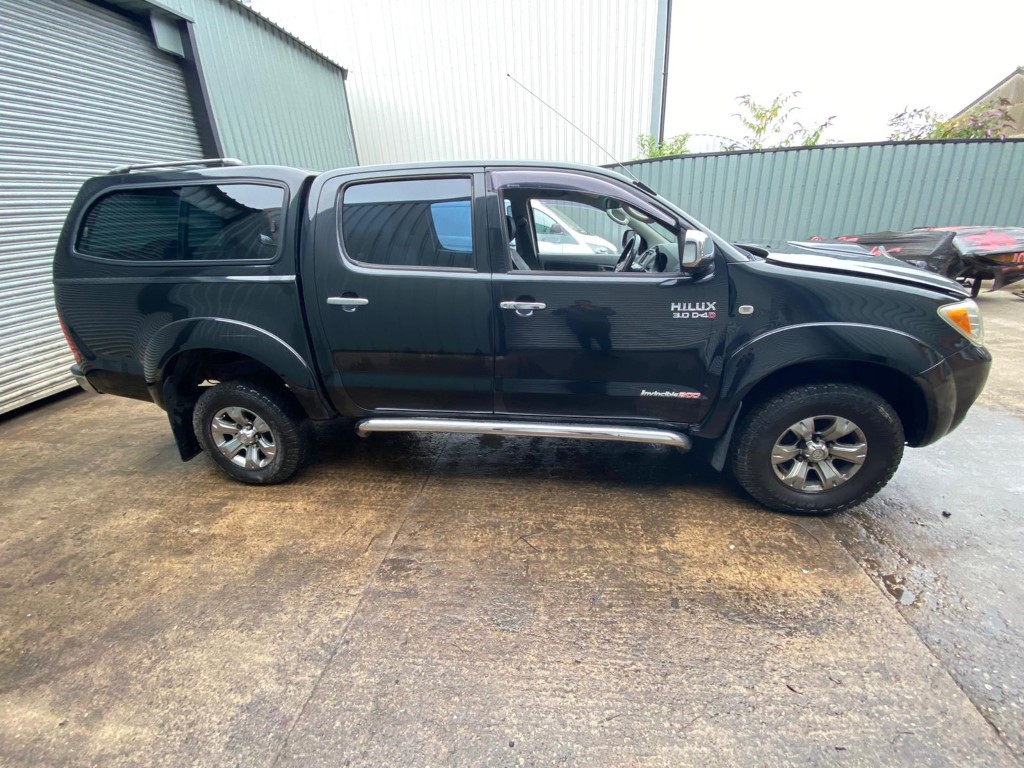 REF 190 TOYOTA HILUX DCB INVINCIBLE 200 3.0 D4D 4 SPEED AUTO