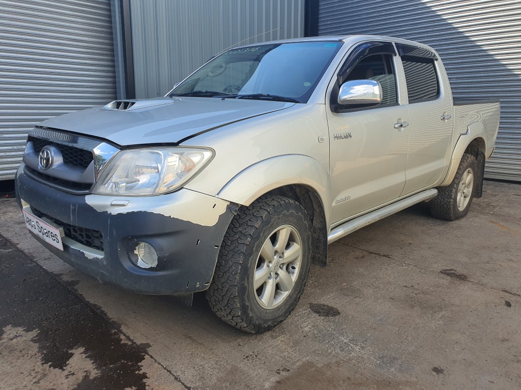 REF 193 TOYOTA HILUX INVINCIBLE DCB 2010 3.0D4D 5 SPEED MANUAL