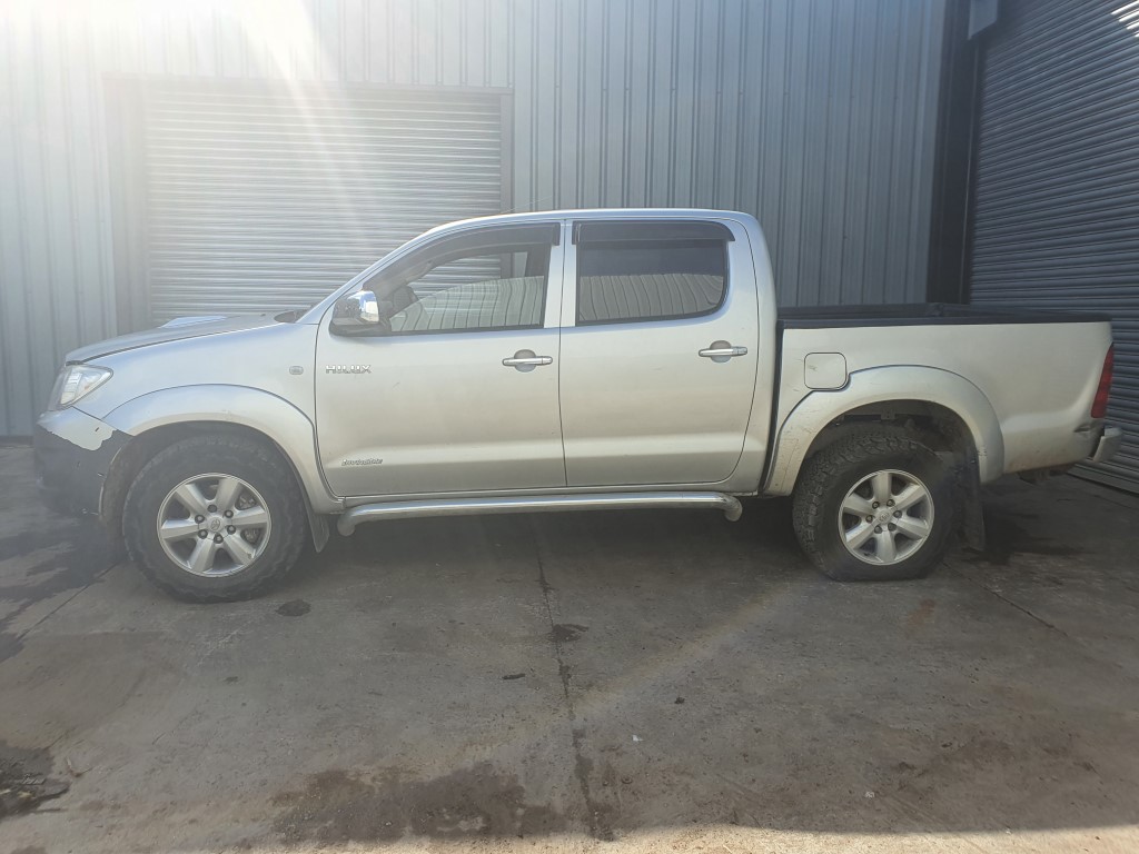 REF 193 TOYOTA HILUX INVINCIBLE DCB 2010 3.0D4D 5 SPEED MANUAL