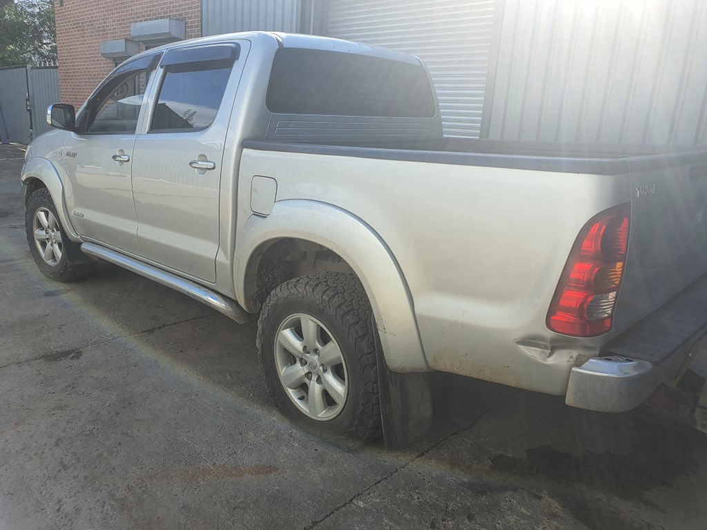 REF 193 TOYOTA HILUX INVINCIBLE DCB 2010 3.0D4D 5 SPEED MANUAL