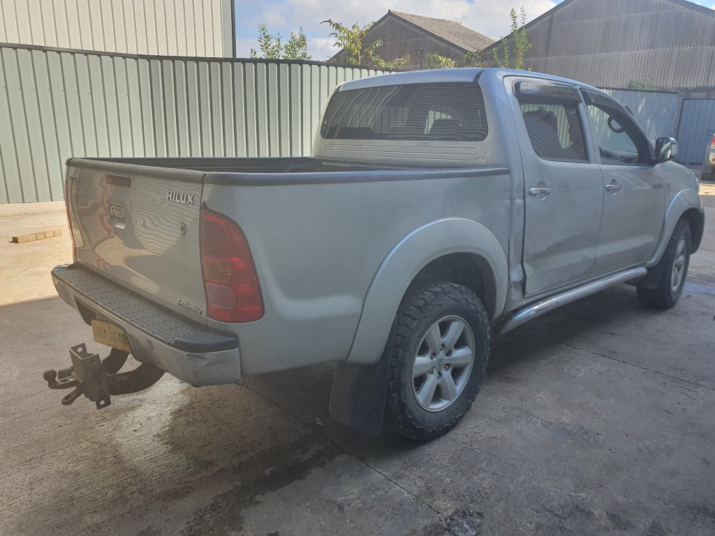 REF 193 TOYOTA HILUX INVINCIBLE DCB 2010 3.0D4D 5 SPEED MANUAL