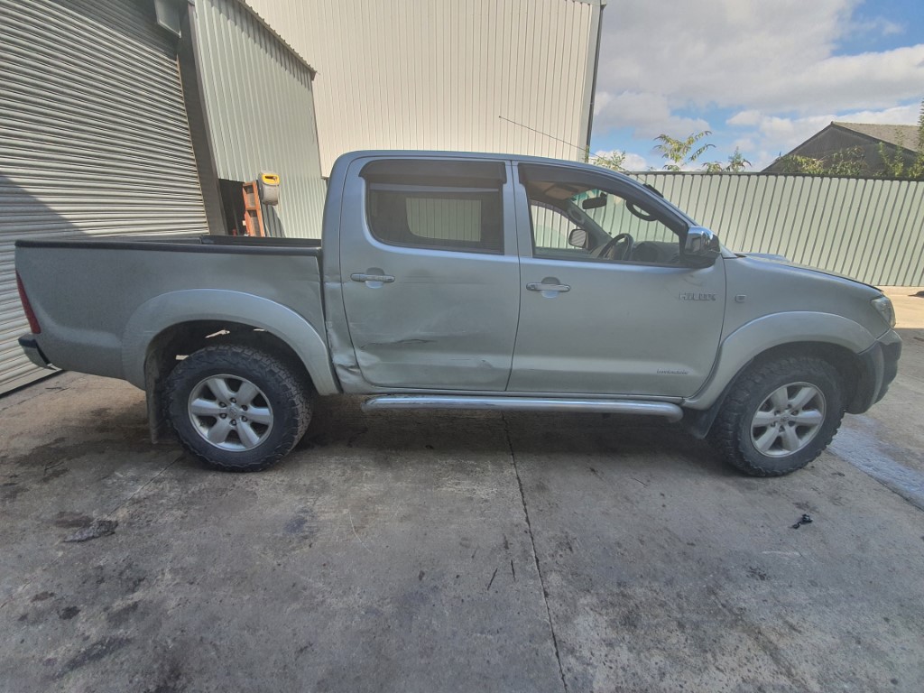 REF 193 TOYOTA HILUX INVINCIBLE DCB 2010 3.0D4D 5 SPEED MANUAL