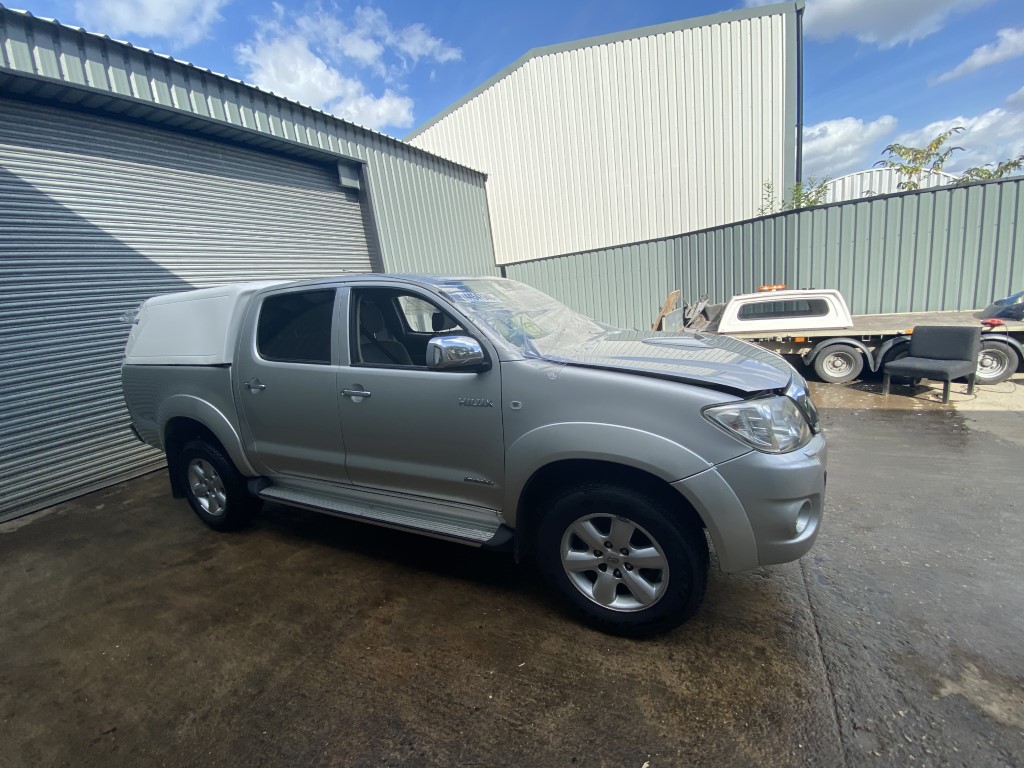 REF 194 TOYOTA HILUX INVINCIBLE DCB 2010 3.0 D4D 5 SPEED AUTO