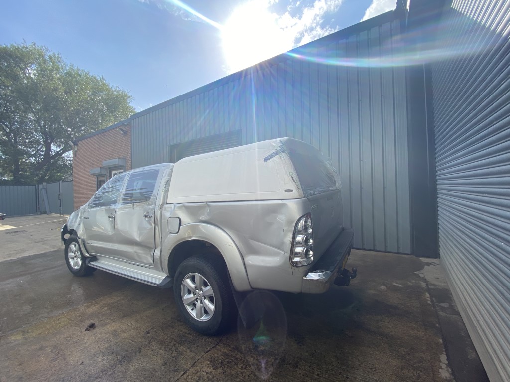 REF 194 TOYOTA HILUX INVINCIBLE DCB 2010 3.0 D4D 5 SPEED AUTO