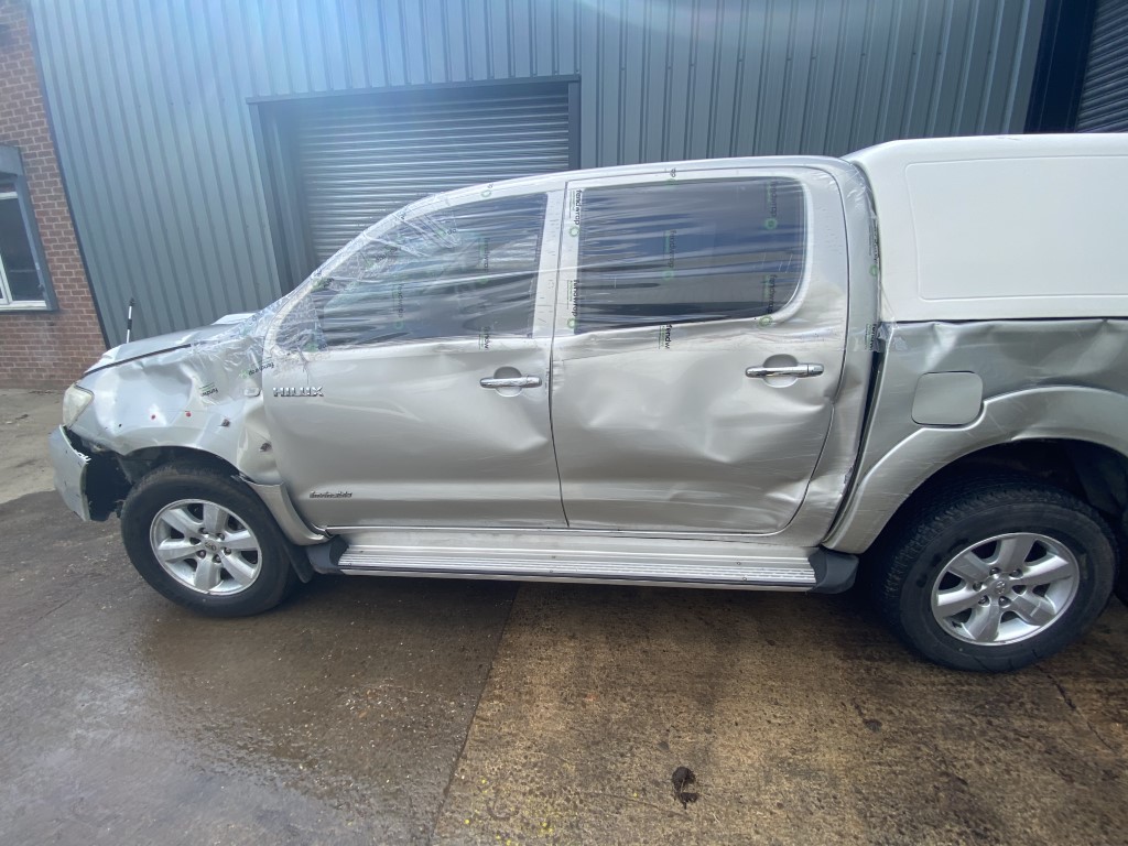 REF 194 TOYOTA HILUX INVINCIBLE DCB 2010 3.0 D4D 5 SPEED AUTO