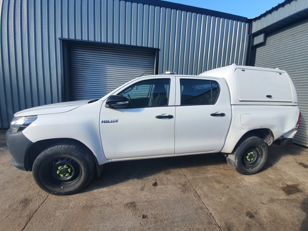 REF 195 TOYOTA HILUX 4WD D4D 2393CC 2GD-FTV 6 SPEED MANUAL