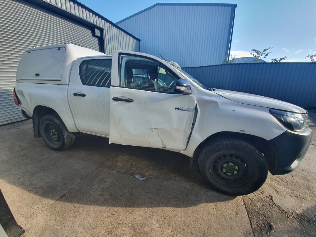 REF 195 TOYOTA HILUX 4WD D4D 2393CC 2GD-FTV 6 SPEED MANUAL