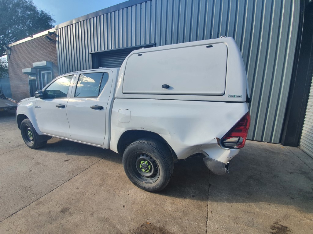 REF 195 TOYOTA HILUX 4WD D4D 2393CC 2GD-FTV 6 SPEED MANUAL