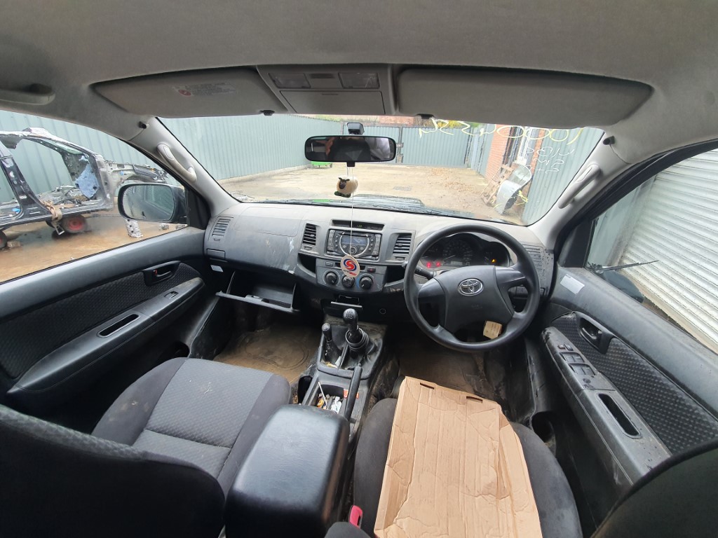 REF 198 TOYOTA HILUX ACTIVE 4X4 D4D 2014 2.5D4D MANUAL