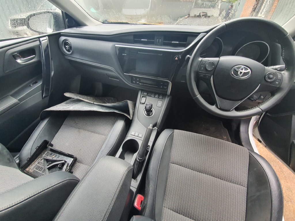 REF 199 TOYOTA AURIS VVT-I EXCEL MK2 2016 1.8 PETROL HYBRID