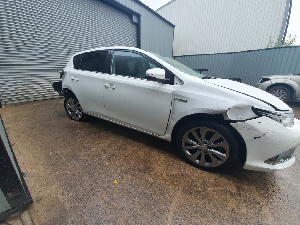 REF 199 TOYOTA AURIS VVT-I EXCEL MK2 2016 1.8 PETROL HYBRID