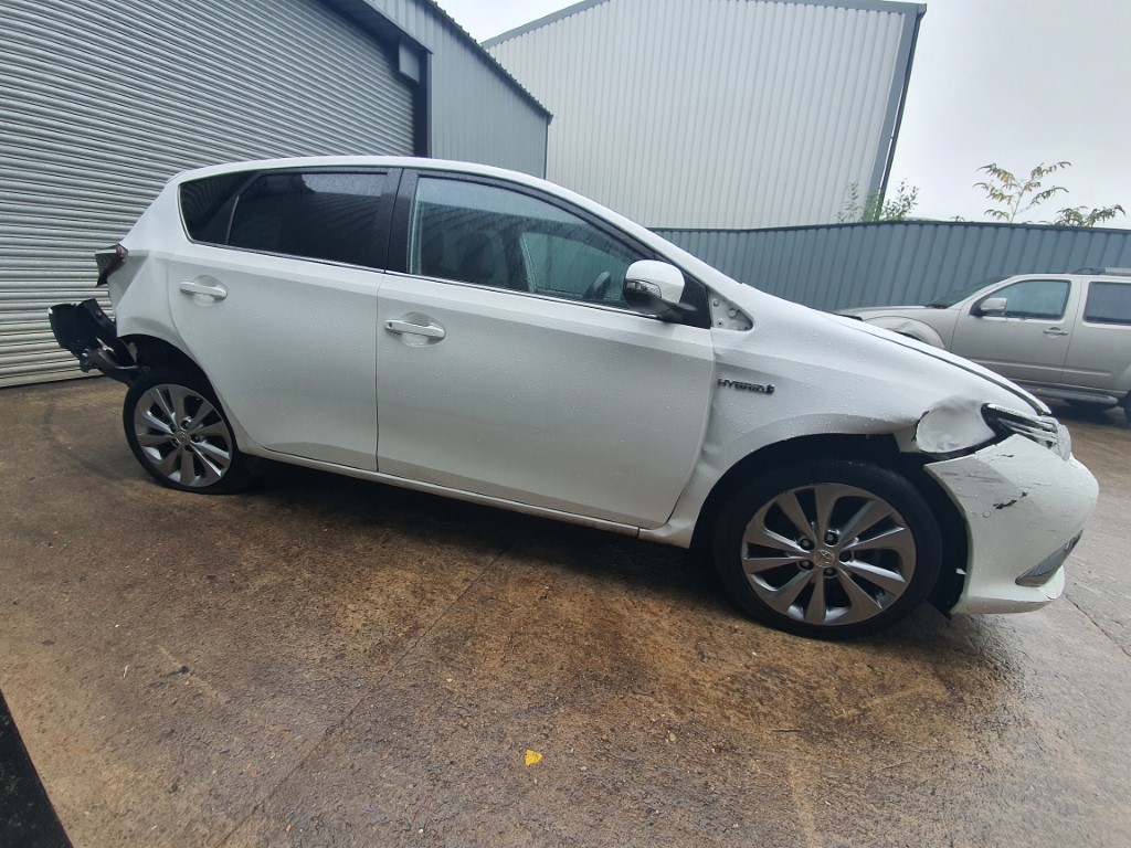 REF 199 TOYOTA AURIS VVT-I EXCEL MK2 2016 1.8 PETROL HYBRID