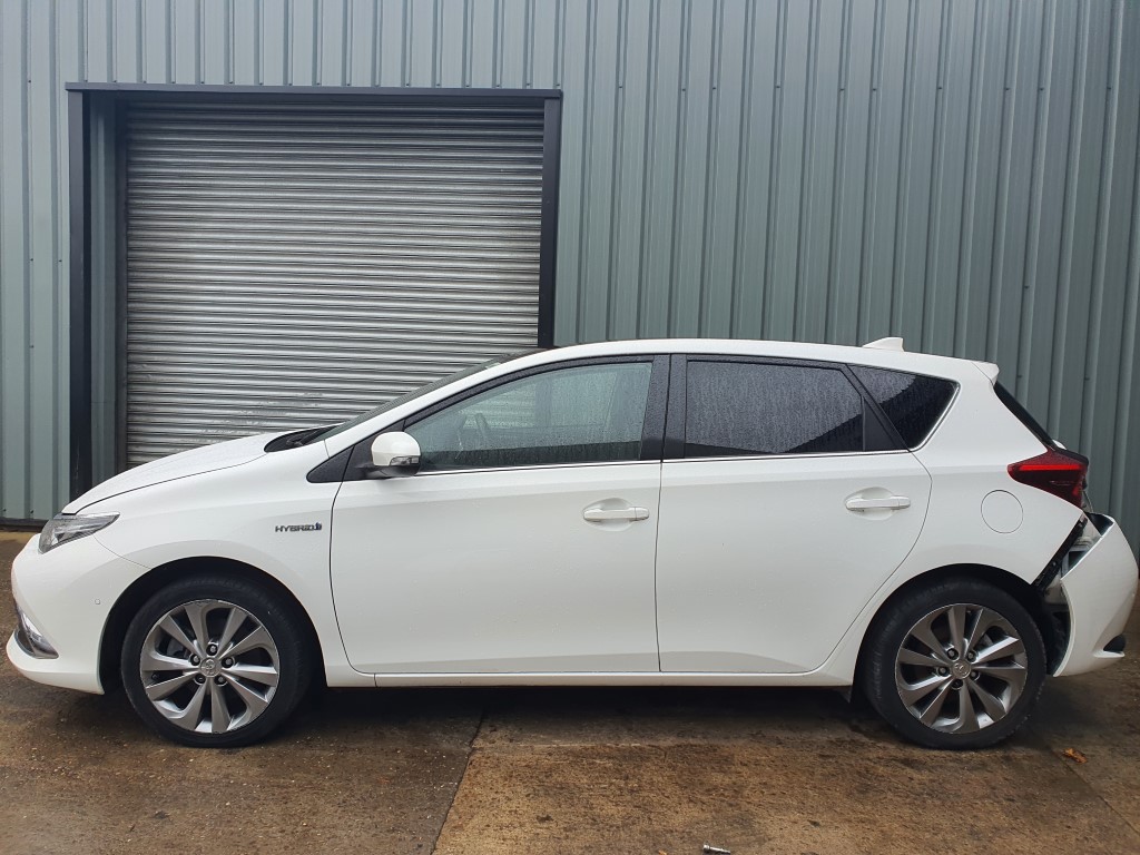 REF 199 TOYOTA AURIS VVT-I EXCEL MK2 2016 1.8 PETROL HYBRID
