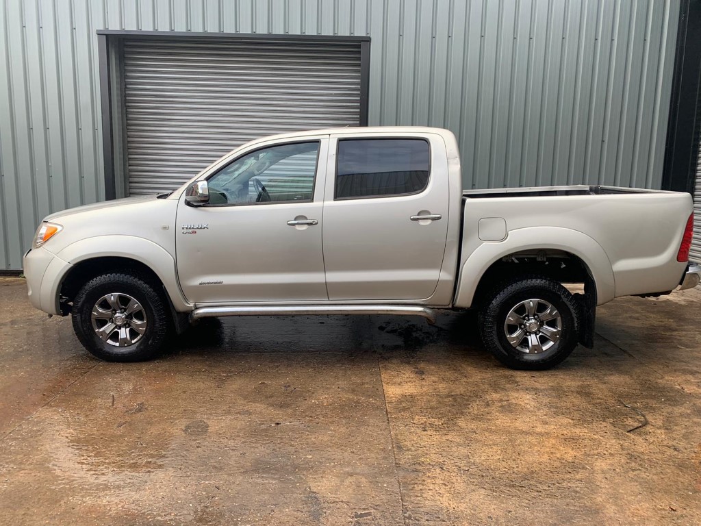 REF 196 TOYOTA HILUX INVINCIBLE DCB 2007 2.5D4D START & DRIVE