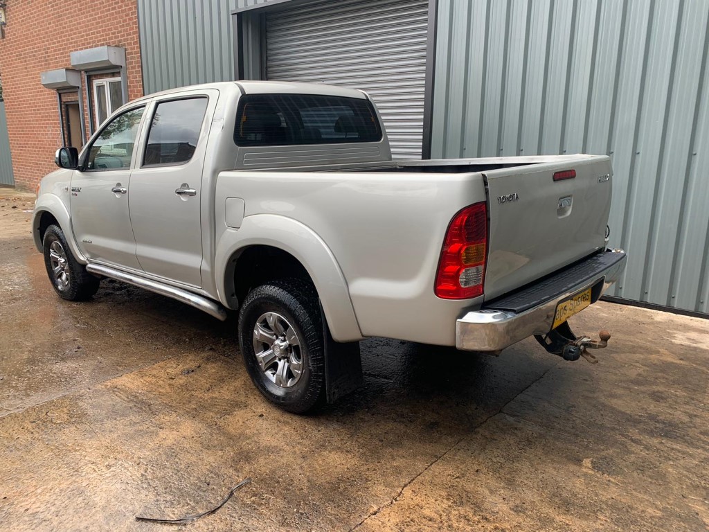 REF 196 TOYOTA HILUX INVINCIBLE DCB 2007 2.5D4D START & DRIVE