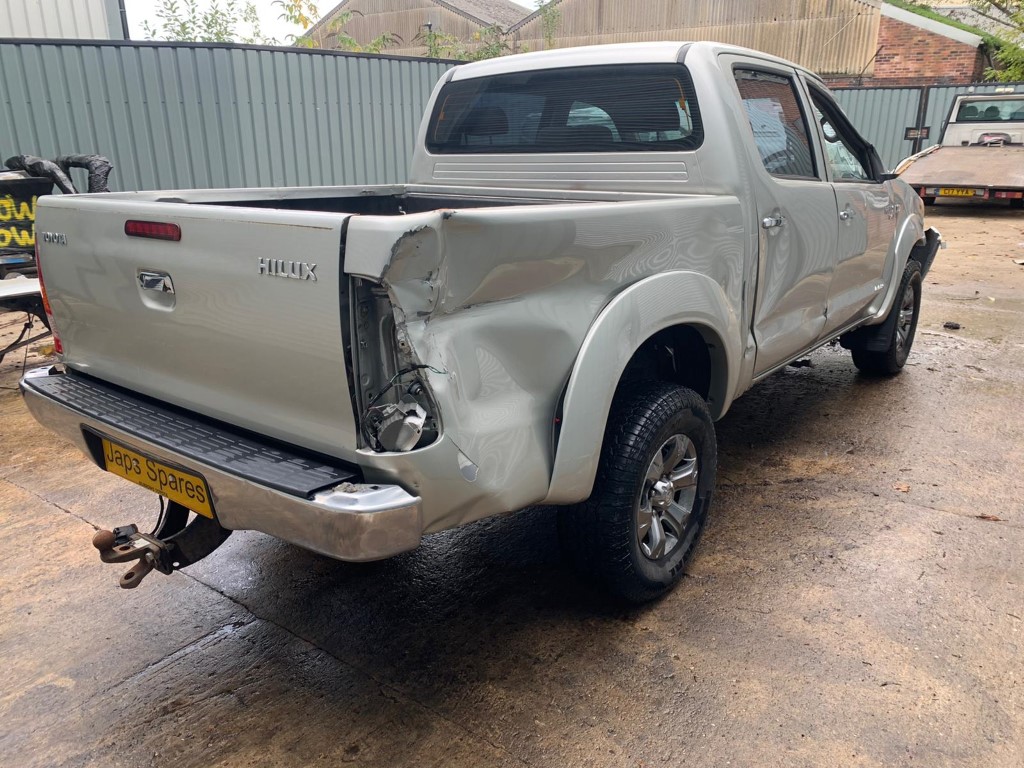 REF 196 TOYOTA HILUX INVINCIBLE DCB 2007 2.5D4D START & DRIVE