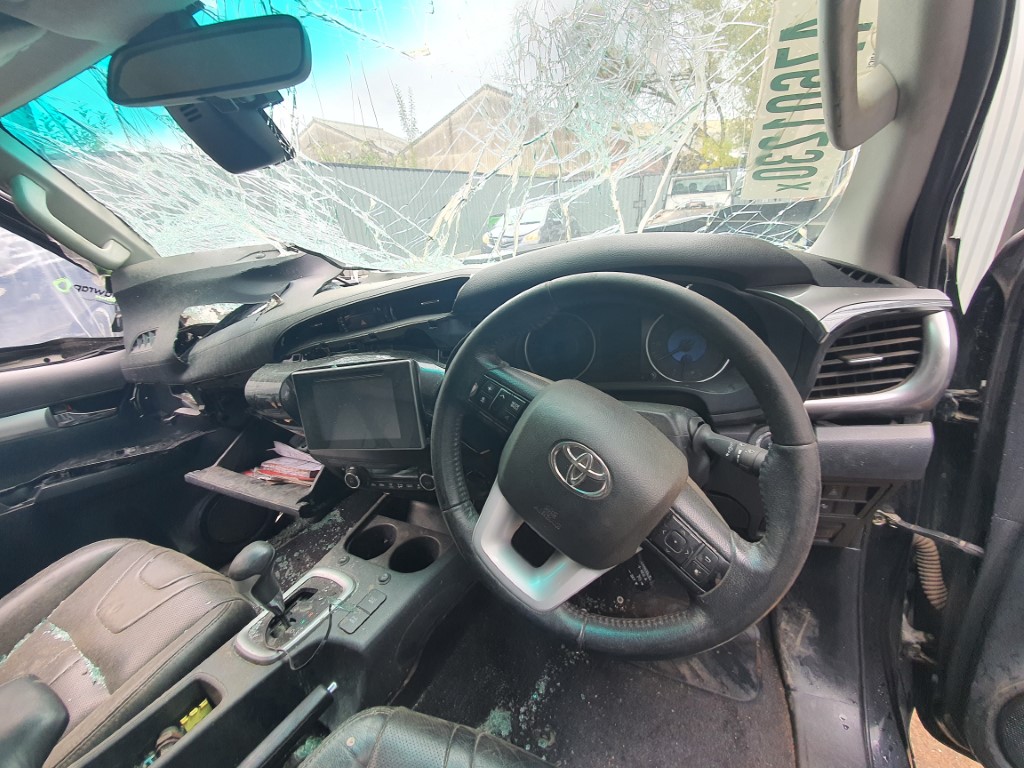 REF 197 TOYOTA HILUX INVINCIBLE 2017 6 SPEED AUTO 2393CC D4D