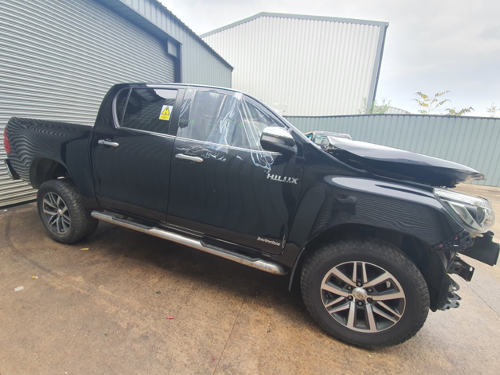 REF 197 TOYOTA HILUX INVINCIBLE 2017 6 SPEED AUTO 2393CC D4D