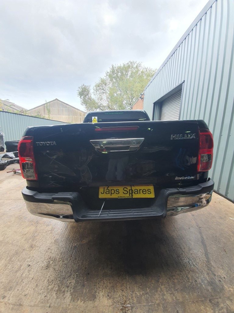 REF 197 TOYOTA HILUX INVINCIBLE 2017 6 SPEED AUTO 2393CC D4D