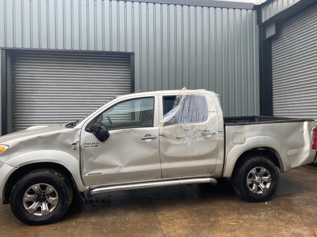 REF 200 TOYOTA HILUX INVINCIBLE 4X4 2008 3.0D4D 4 SPEED AUT