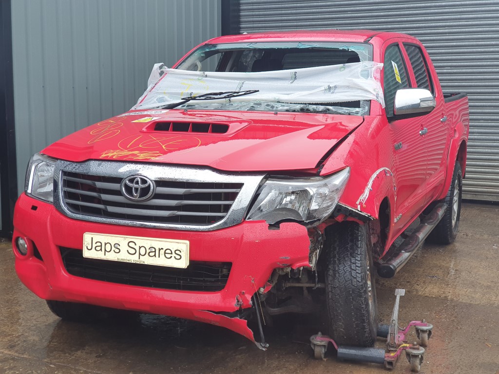 REF 204 TOYOTA HILUX DCB INVINCIBLE 2015 3.0D4D MANUAL 5 SPEED