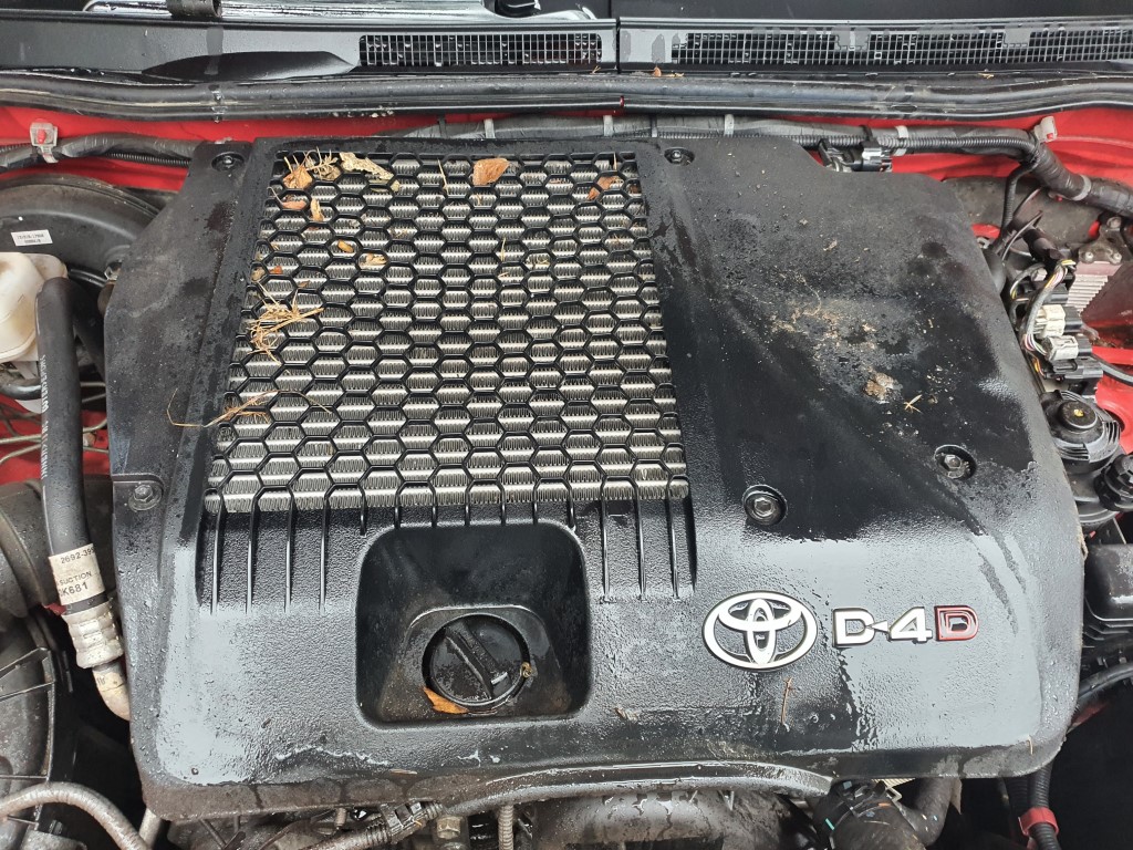 REF 204 TOYOTA HILUX DCB INVINCIBLE 2015 3.0D4D MANUAL 5 SPEED