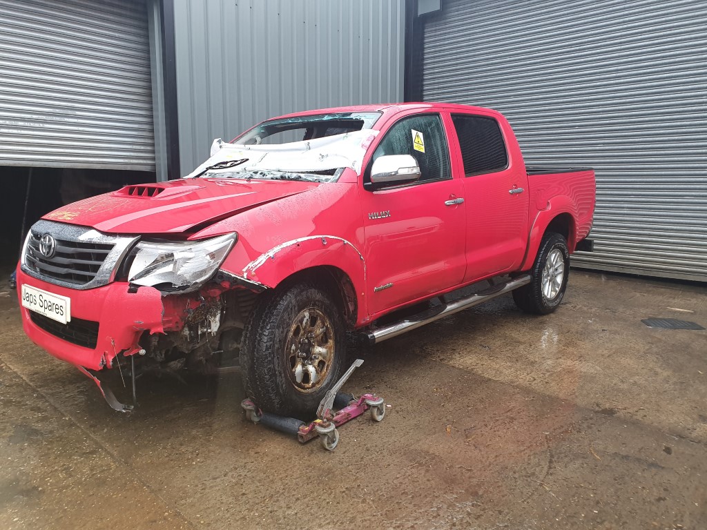 REF 204 TOYOTA HILUX DCB INVINCIBLE 2015 3.0D4D MANUAL 5 SPEED