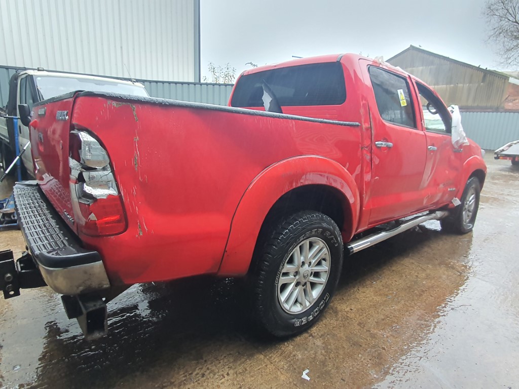REF 204 TOYOTA HILUX DCB INVINCIBLE 2015 3.0D4D MANUAL 5 SPEED