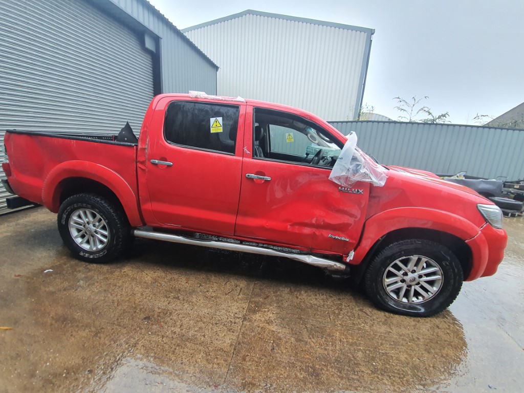 REF 204 TOYOTA HILUX DCB INVINCIBLE 2015 3.0D4D MANUAL 5 SPEED