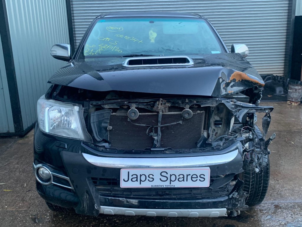 REF 202 TOYOTA HILUX DCB INVINCIBLE X 2016 3.0D4D AUTO