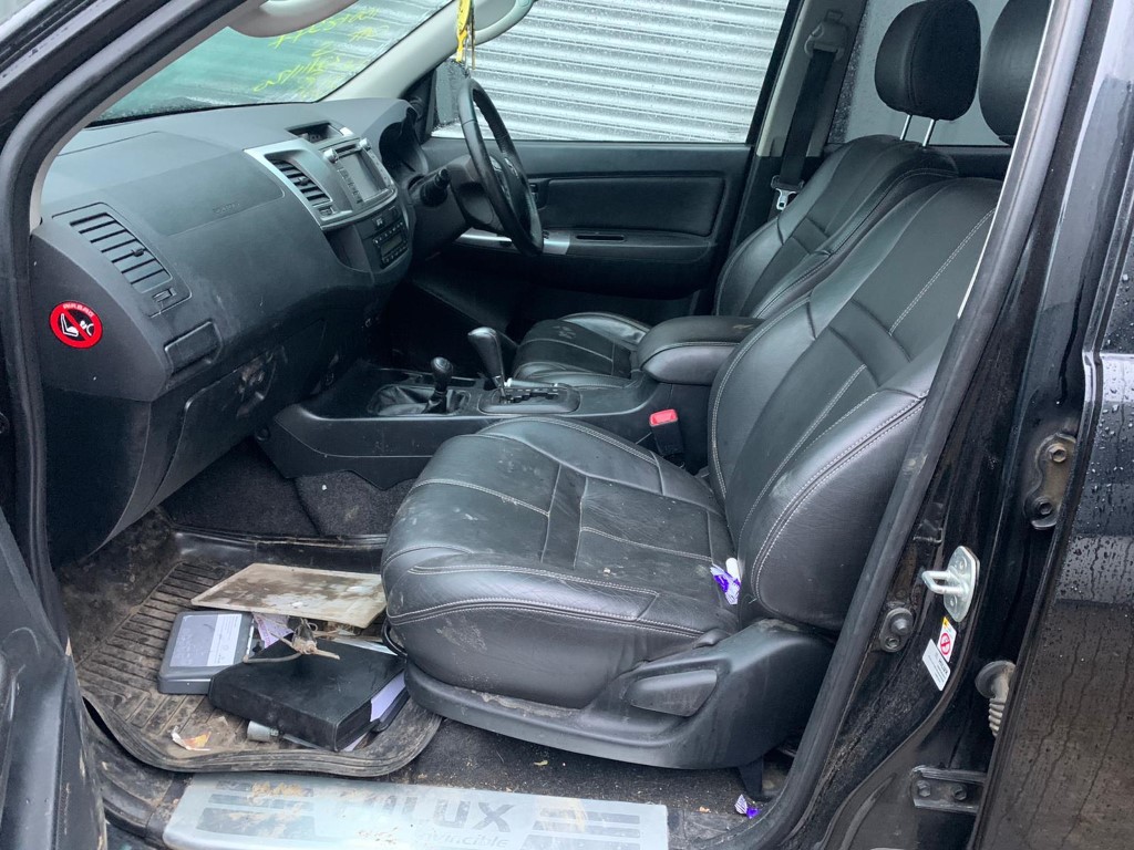 REF 202 TOYOTA HILUX DCB INVINCIBLE X 2016 3.0D4D AUTO