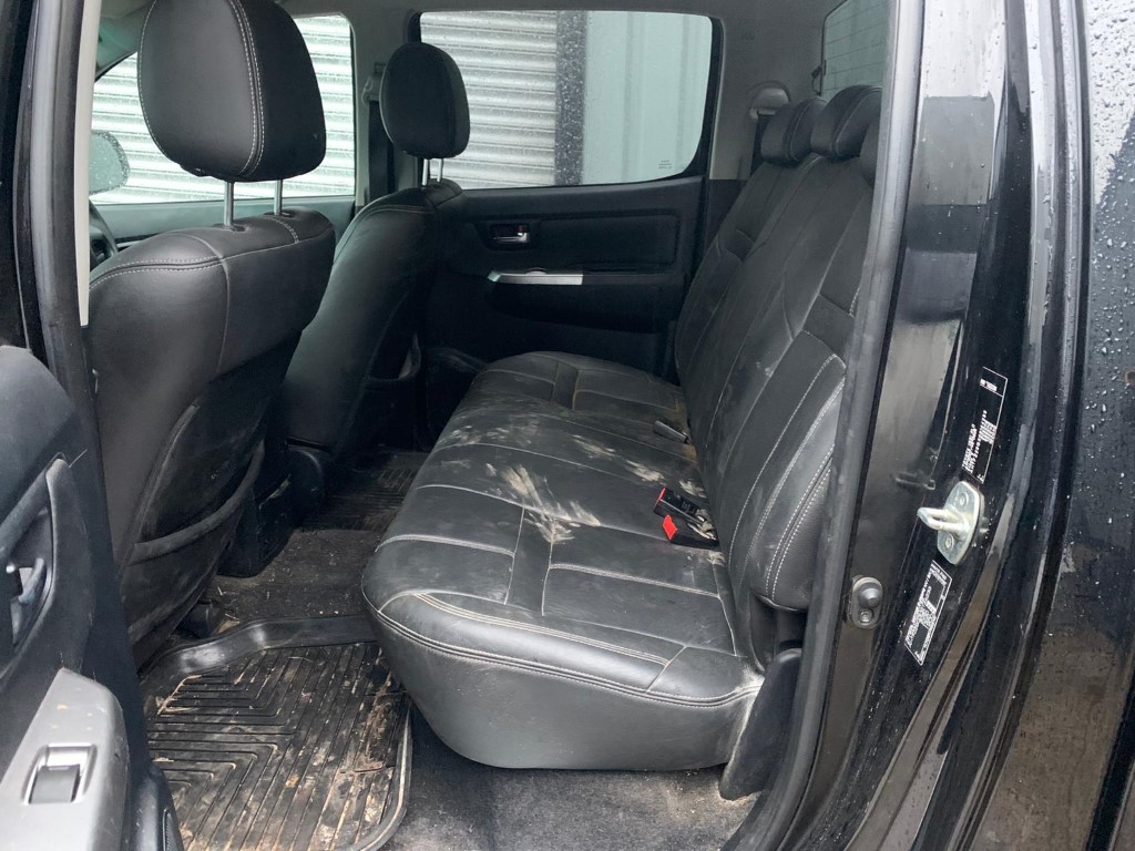 REF 202 TOYOTA HILUX DCB INVINCIBLE X 2016 3.0D4D AUTO