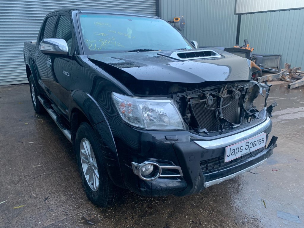 REF 202 TOYOTA HILUX DCB INVINCIBLE X 2016 3.0D4D AUTO