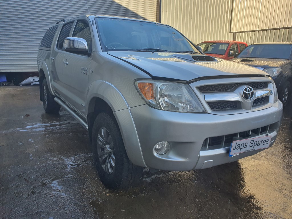 REF 205 TOYOTA HILUX DCB INVINCIBLE 2007 3.0D4D 5 SPEED MAN