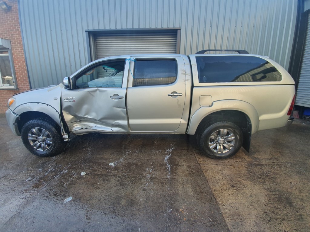 REF 205 TOYOTA HILUX DCB INVINCIBLE 2007 3.0D4D 5 SPEED MAN