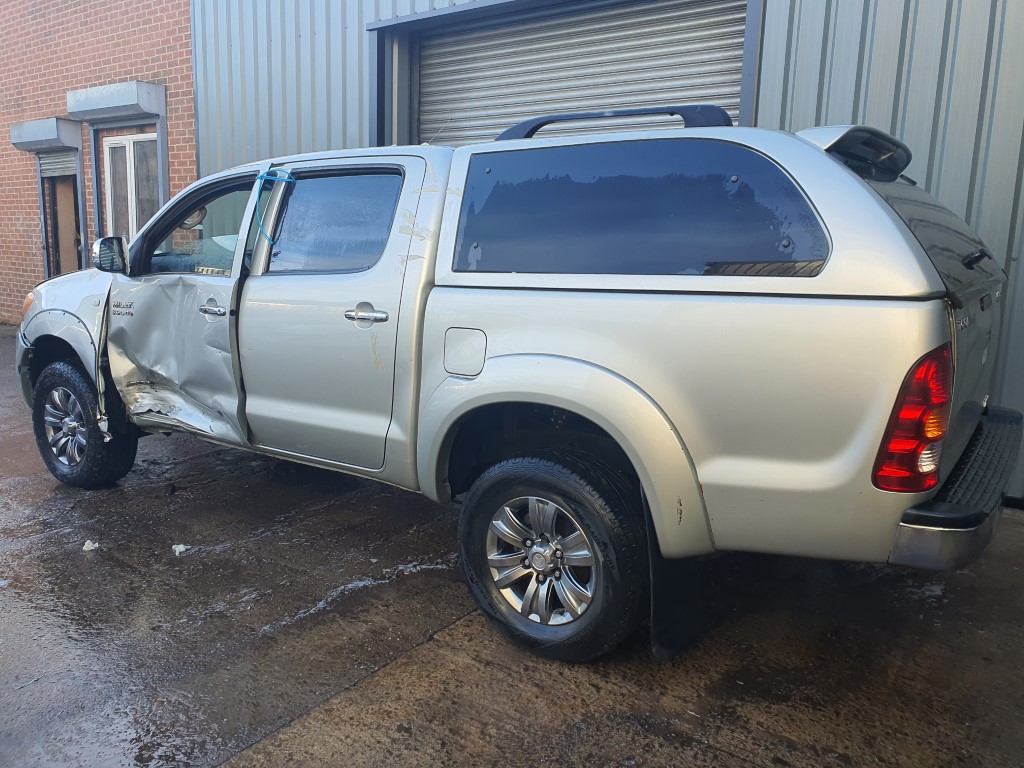 REF 205 TOYOTA HILUX DCB INVINCIBLE 2007 3.0D4D 5 SPEED MAN