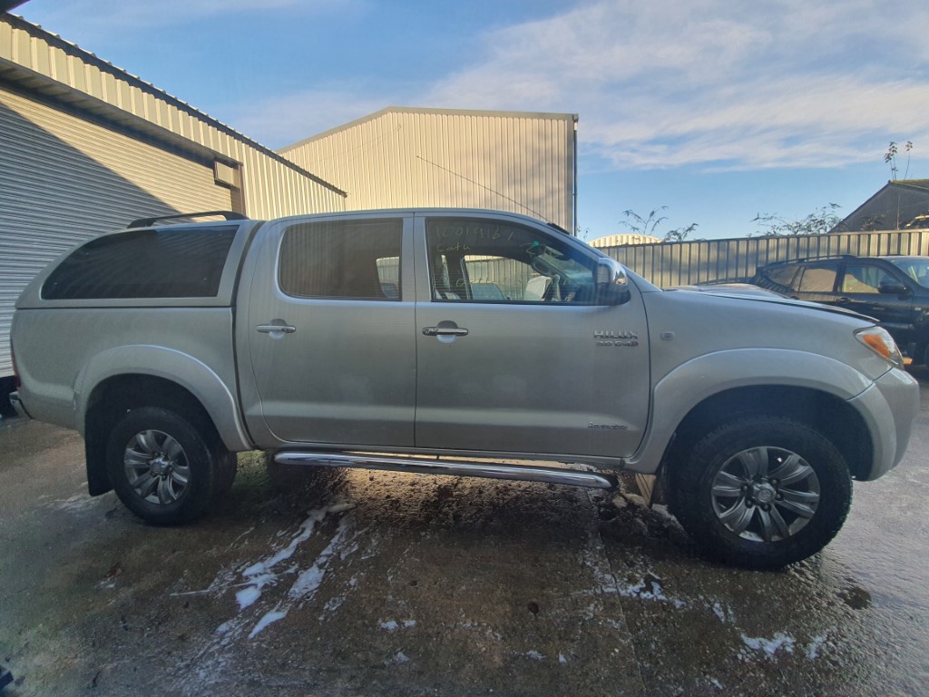 REF 205 TOYOTA HILUX DCB INVINCIBLE 2007 3.0D4D 5 SPEED MAN