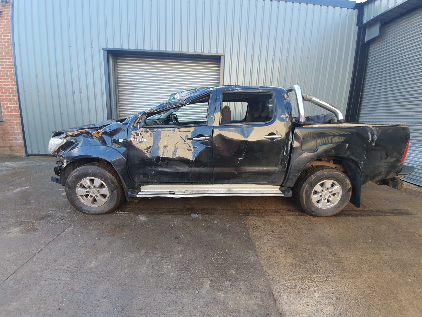 REF 207 TOYOTA HILUX HL3 DCB 2010 2.5D4D 5 SPEED MANUAL