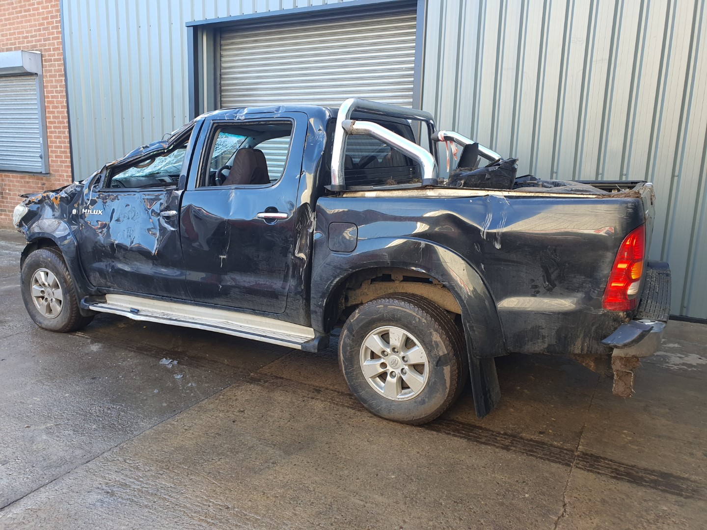 REF 207 TOYOTA HILUX HL3 DCB 2010 2.5D4D 5 SPEED MANUAL