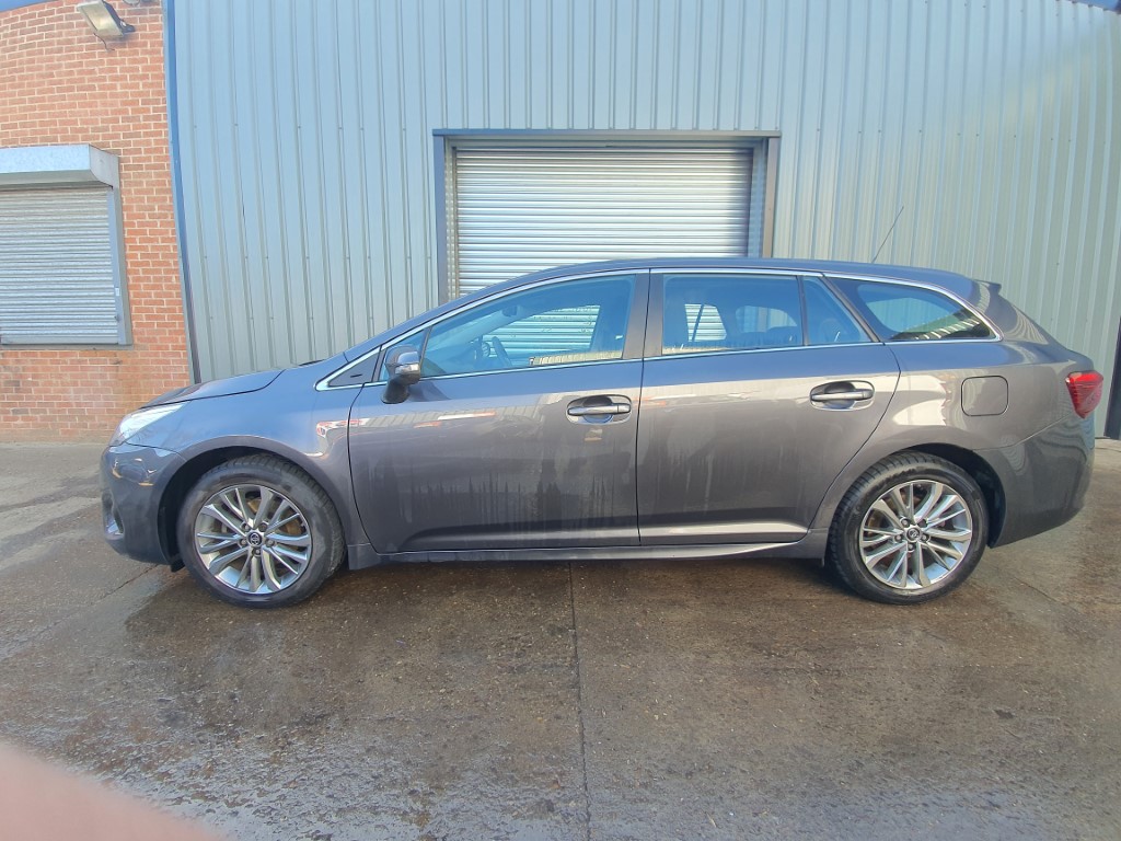 REF 210 TOYOTA AVENSIS D4D BUSINESS 2017 1.6D4D 6 SPEED