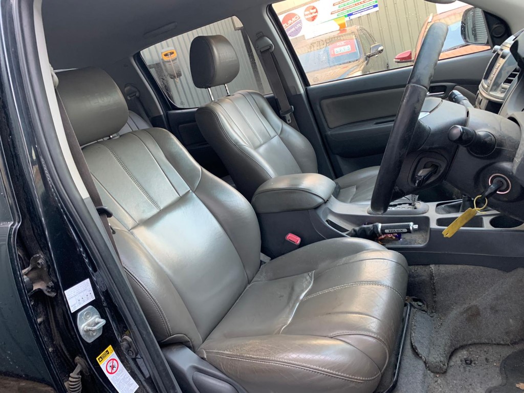 REF 213 TOYOTA HILUX INVINCIBLE DCB 4X4 2013 3.0D4D AUTO 5 SPEED