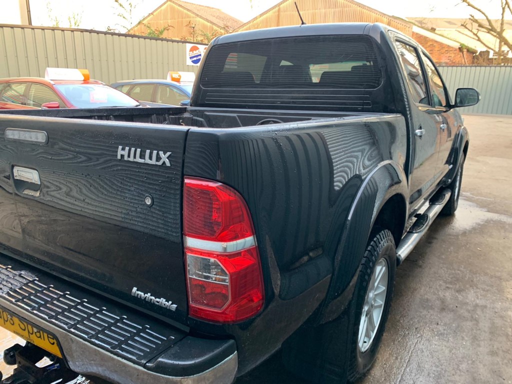 REF 213 TOYOTA HILUX INVINCIBLE DCB 4X4 2013 3.0D4D AUTO 5 SPEED